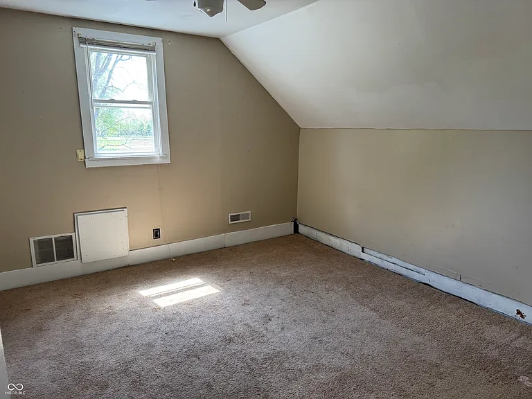 603 E Clyde St — Photo 12
