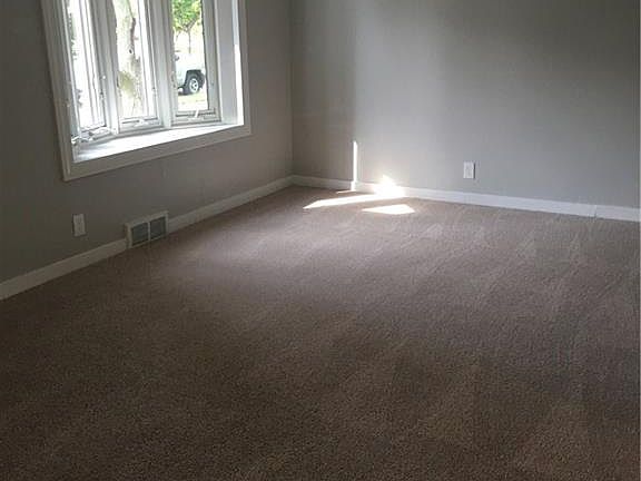 4th image of 458 Highland Ave