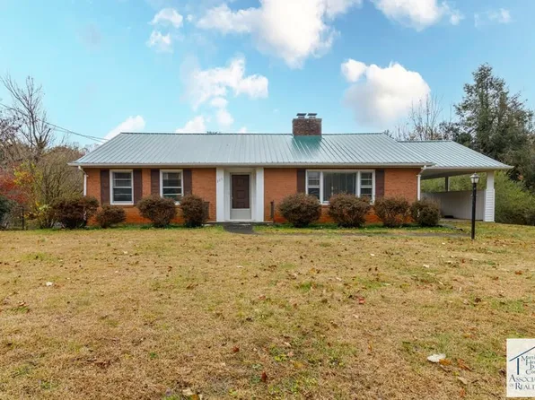 209 Pine St, Stuart, VA 24171