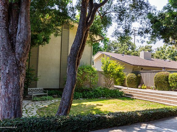2nd image of 684 W Sierra Madre Blvd Unit 27