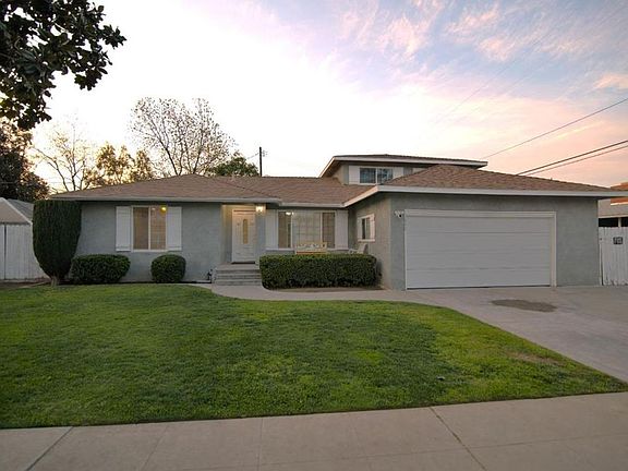 3rd image of 1040 W Marilyn Way