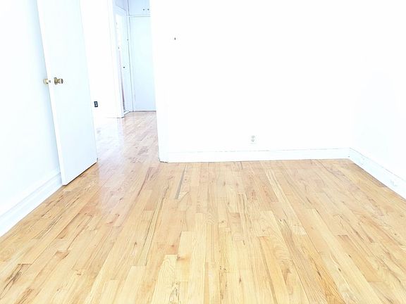 2nd image of 2302 29th Ave APT 1R