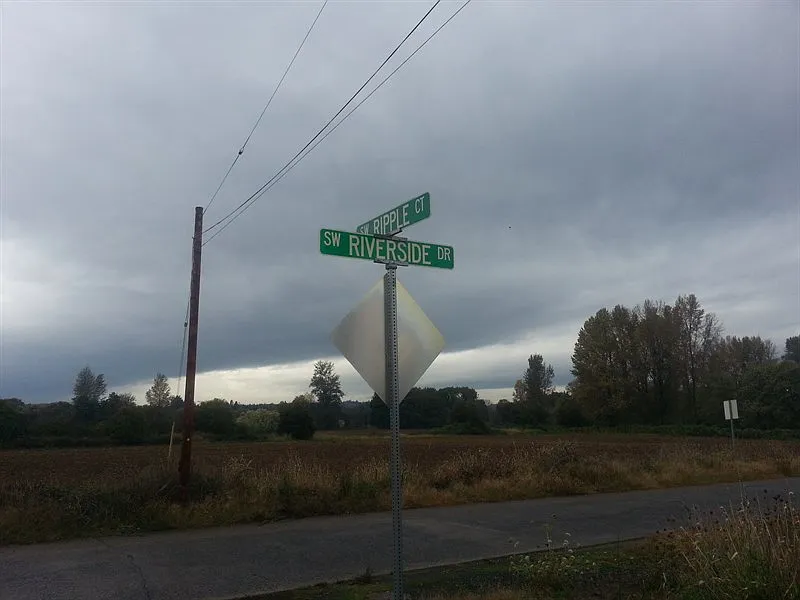 SW Riverside Dr photo 1