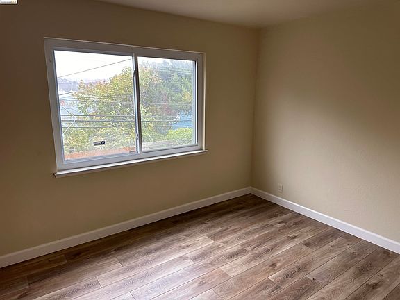 4th image of 1351 Southgate Ave
