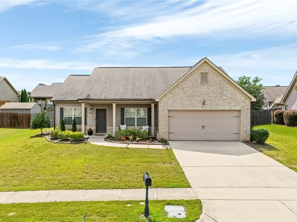 2802 Matsu Ln, Opelika, AL 36804