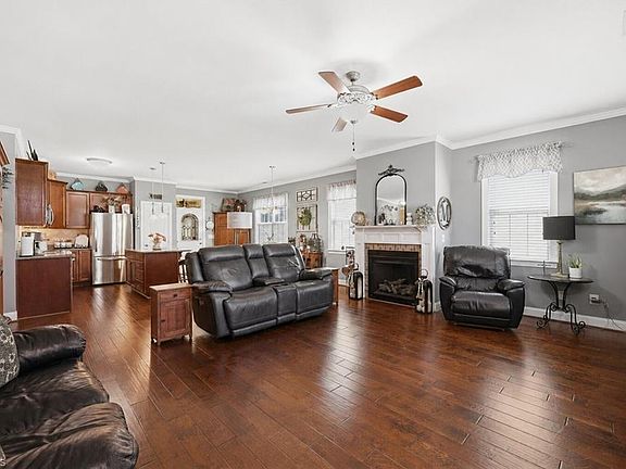 5th image of 1407 Yellow Wood Dr