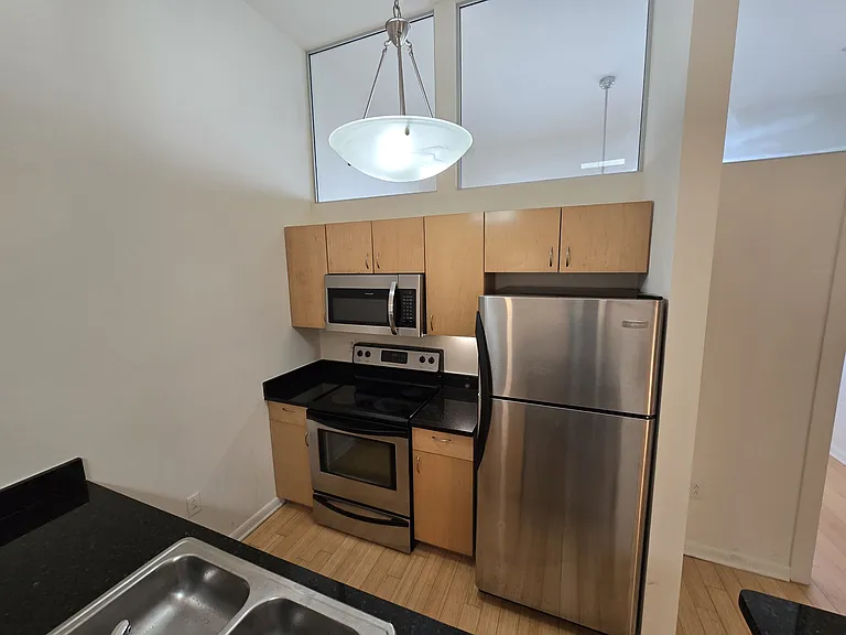 917 W Marshall St #202 — Photo 8