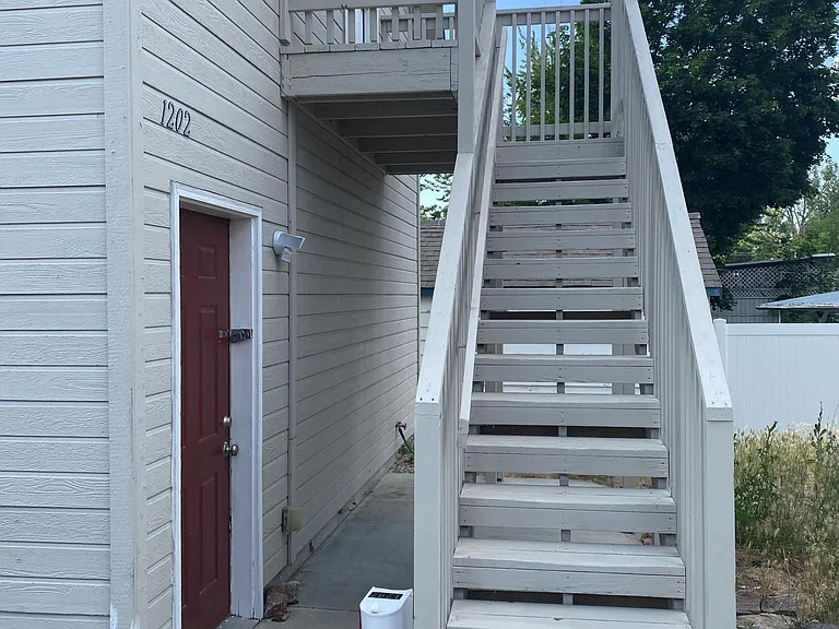 1202 S Oakland Ave — Photo 2