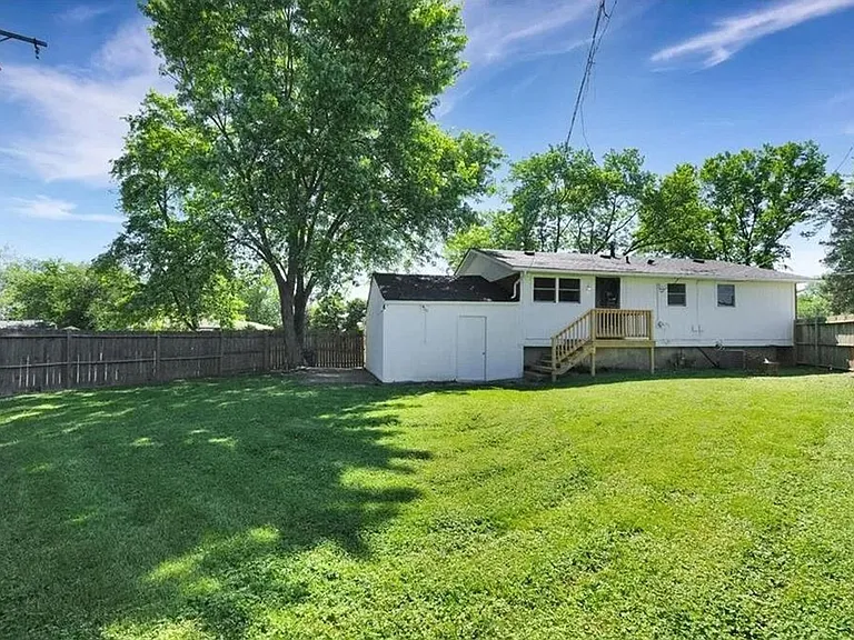 1310 Longfellow Dr — Photo 11