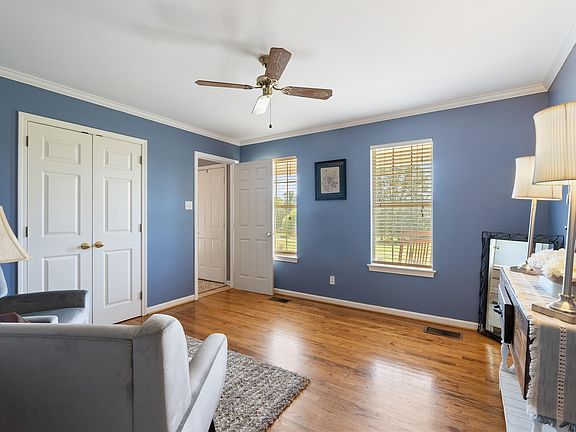 4th image of 79 Brooke Dr