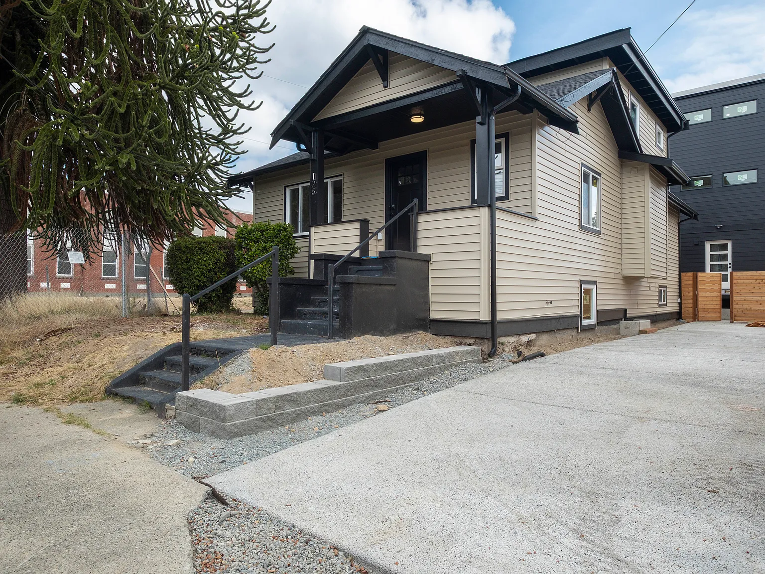 126 26th Ave — Photo 3