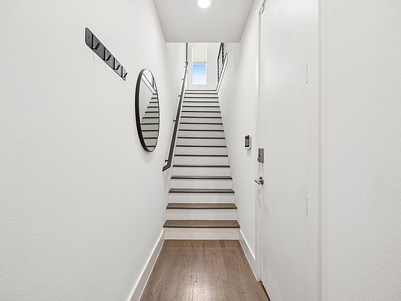 4th image of 5811 Lindell Ave Unit 102