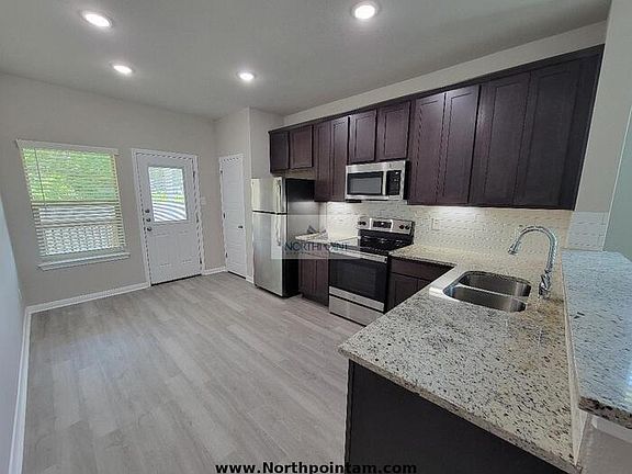 4th image of 224 Joseph Cir
