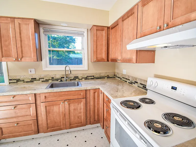 6309 SE Overland St — Photo 8