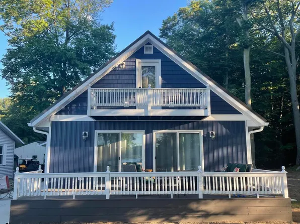 9570 E Colby Rd, Crystal, MI 48818