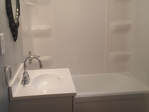 2nd image of 823 Prospect Ave NE