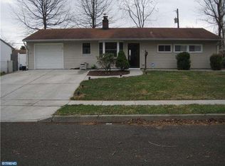 60 Orangewood Dr, Levittown, PA 19057