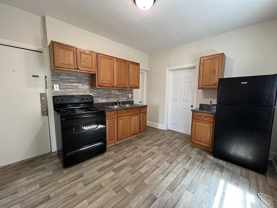 1st image of 424-426 N Locust St #10825012