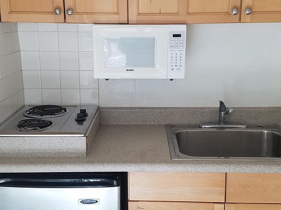 3rd image of 1140 Pine St APT 2