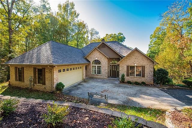1st image of 107 Hollycock Ln