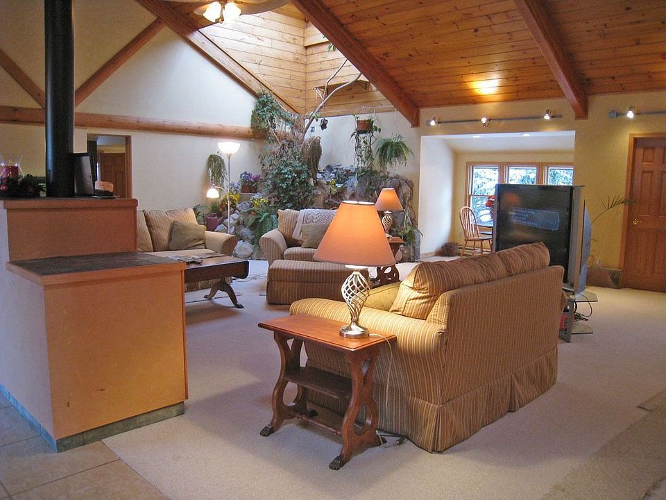 Spacious living room