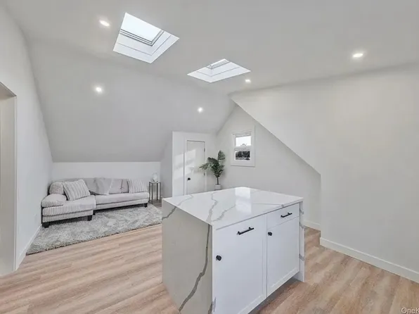 (undisclosed Address), Farmingdale, NY 11735