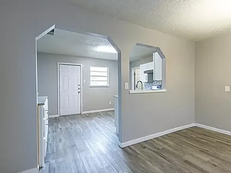 4634 Fordham St — Photo 11