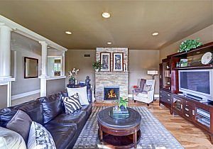 3rd image of 8028 Kentwood Ave