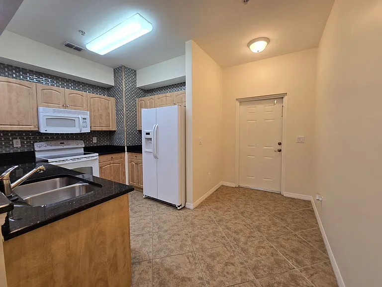 1101 Winding Pines Cir #202 — Photo 8