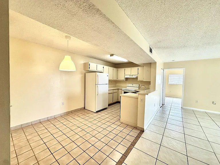 251 W Palm Cir W #W-206 — Photo 1