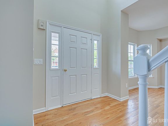5th image of 56 Forest Dr