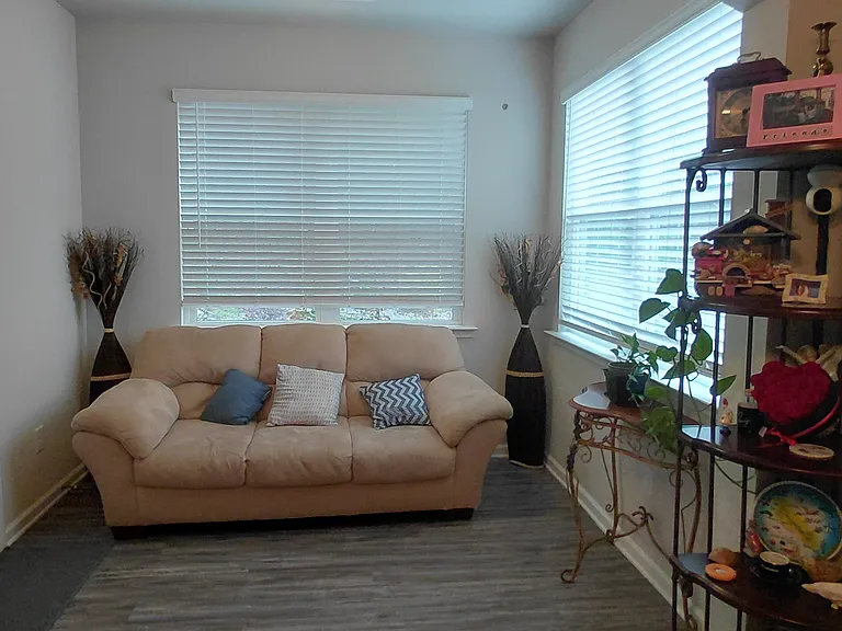 Laurelcrest Ln — Photo 6