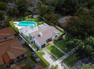 365 De Leon Dr, Miami Springs, FL 33166