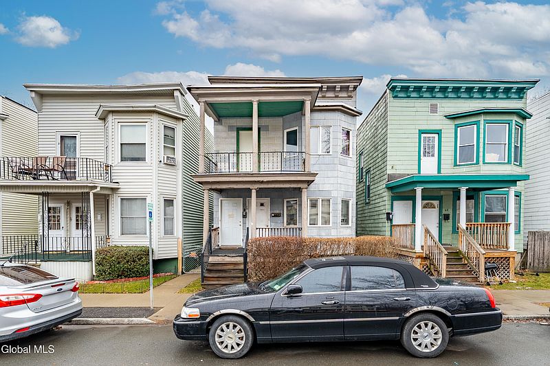 2nd image of 70 6th Avenue
