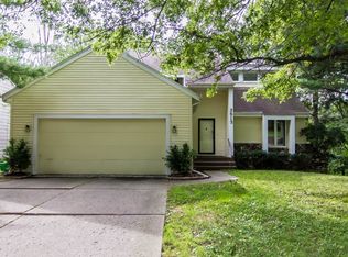 2613 71st St, Urbandale, IA 50322