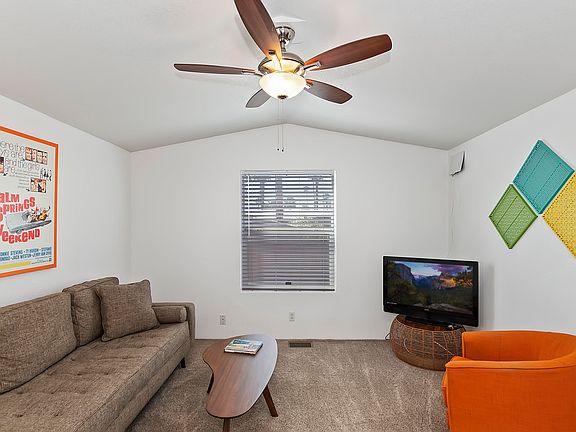 4th image of 52 Arapaho St