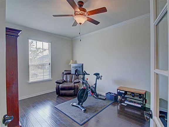 3rd image of 3304 Weyburn Dr