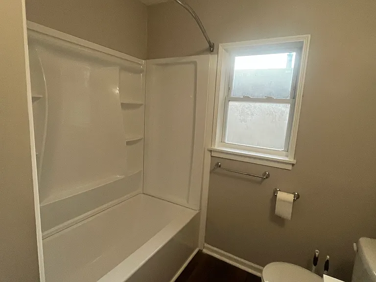 138 E 6th St #138/140 — Photo 12