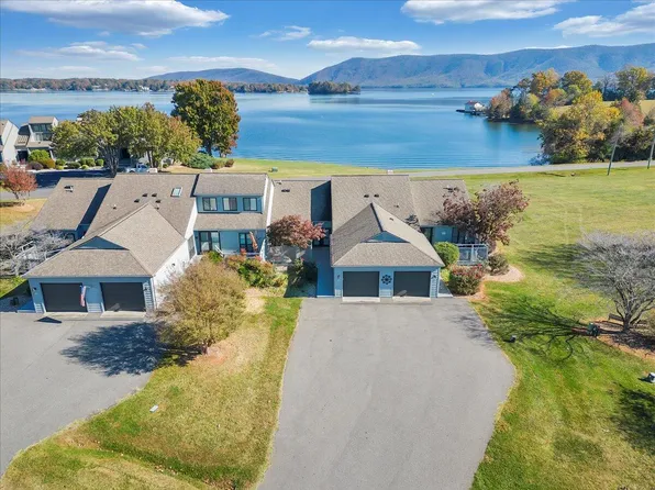 45 Clubhouse Tower Dr, Moneta, VA 24121