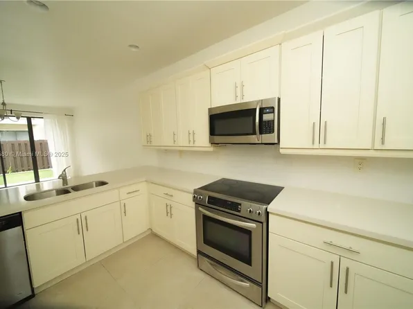 10457 NW 61st St, Doral, FL 33178