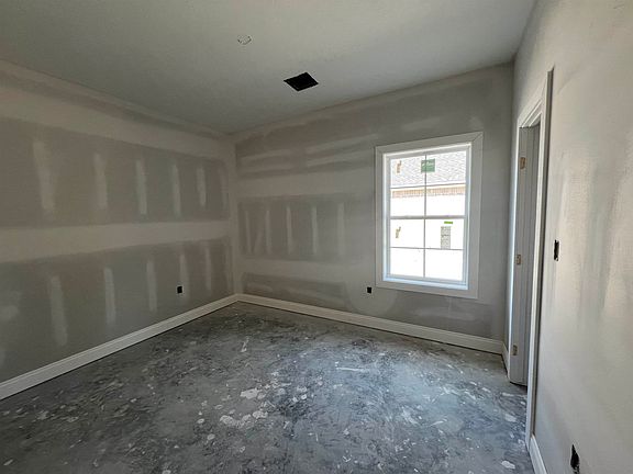 3rd image of 204 Jones Rd