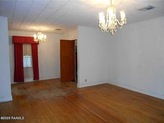 5th image of 704 Hawthorne St