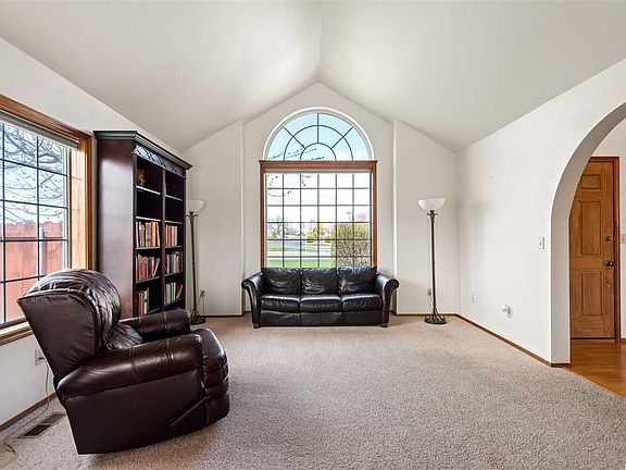 3rd image of 4545 Maple Ln