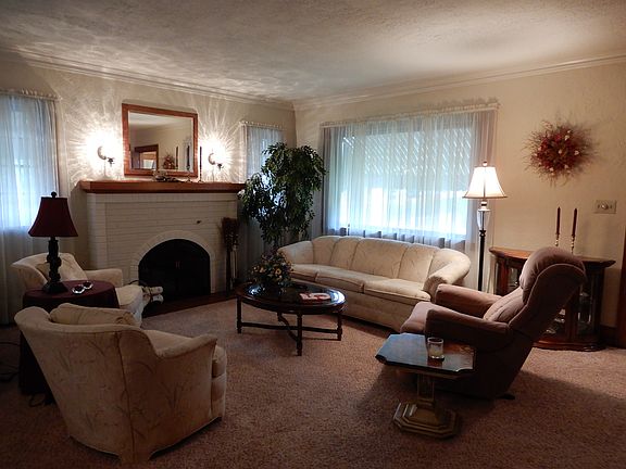 3rd image of 226 Hollister Ave