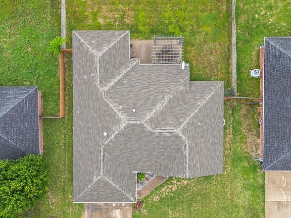 2nd image of 19039 Gainesway Dr