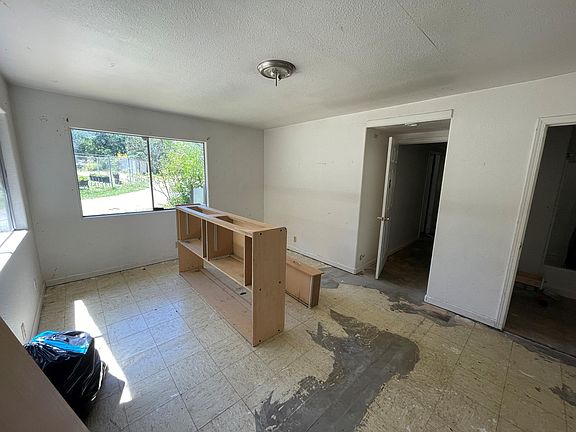 2nd image of 380 Willow Ave
