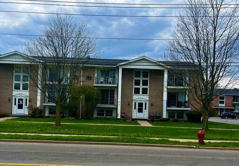 East Towne Apartments — Photo 1