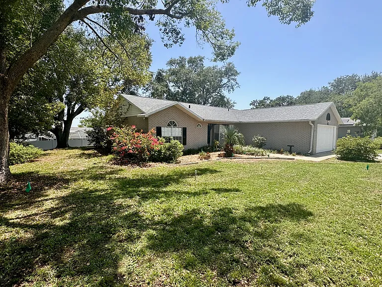36703 Sandy Ln — Photo 2