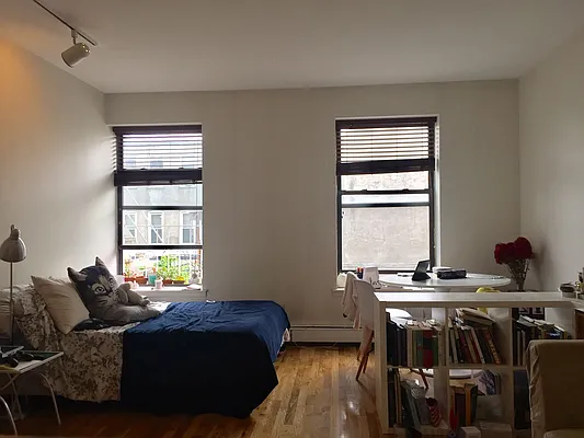 Rented by Vespa Properties Group | media 16