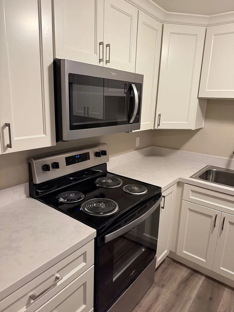 427 W. Elm St — Photo 1